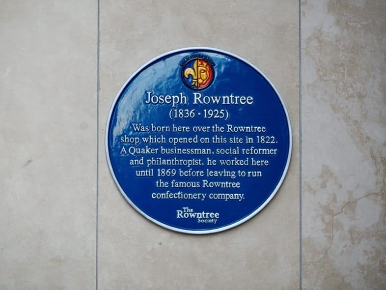 Blue plaque on a concrete wall
